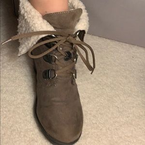 Boots with the fur
